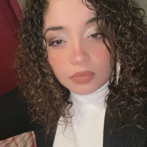 Meet your Posher, Juliana